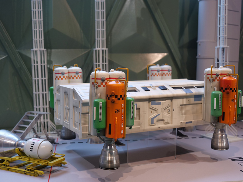 Eagle Passenger Pod with Booster Rockets (44 inch)